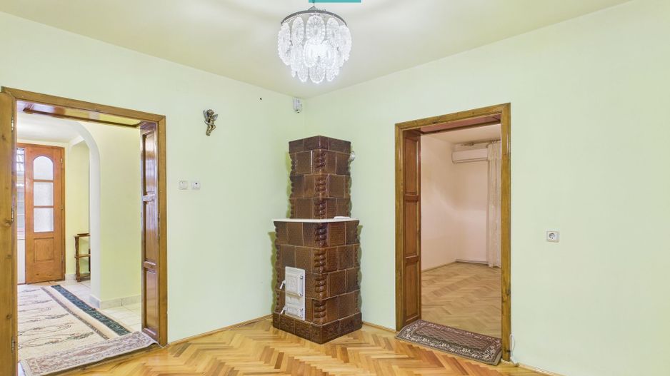 Casă cu 2 corpuri  și 5 camere în Livada - Poză 5