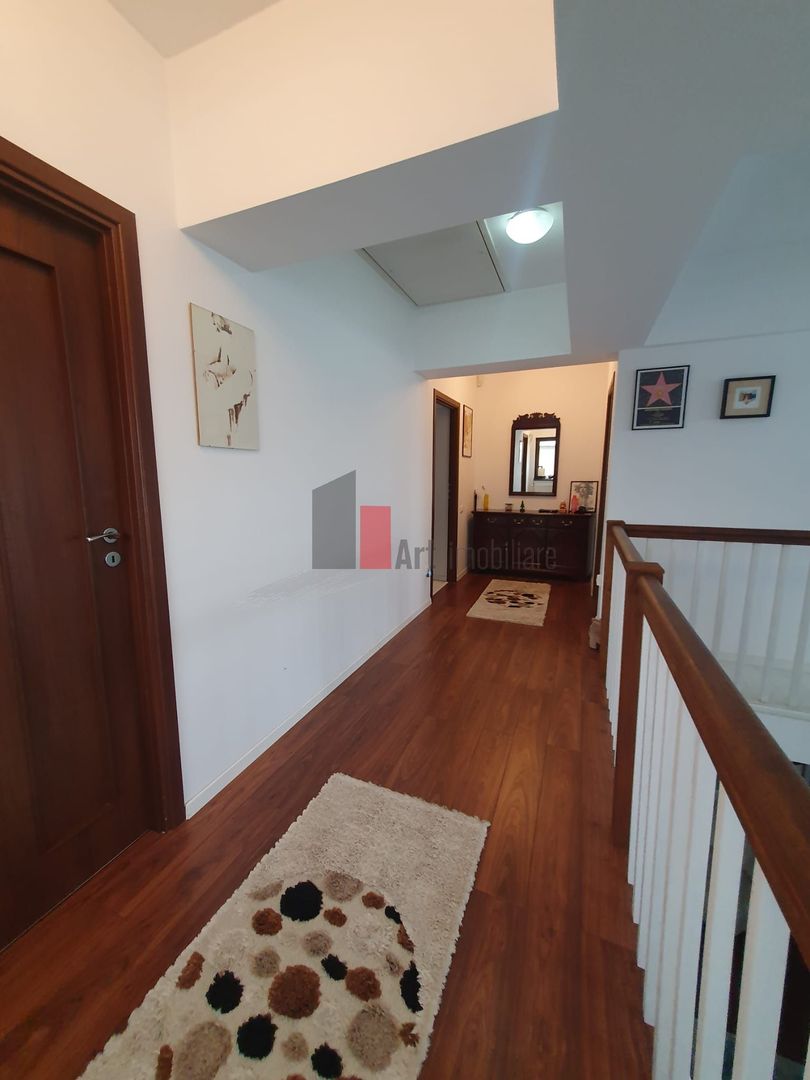 Vila superba Tunari cu piscina - Poză 12