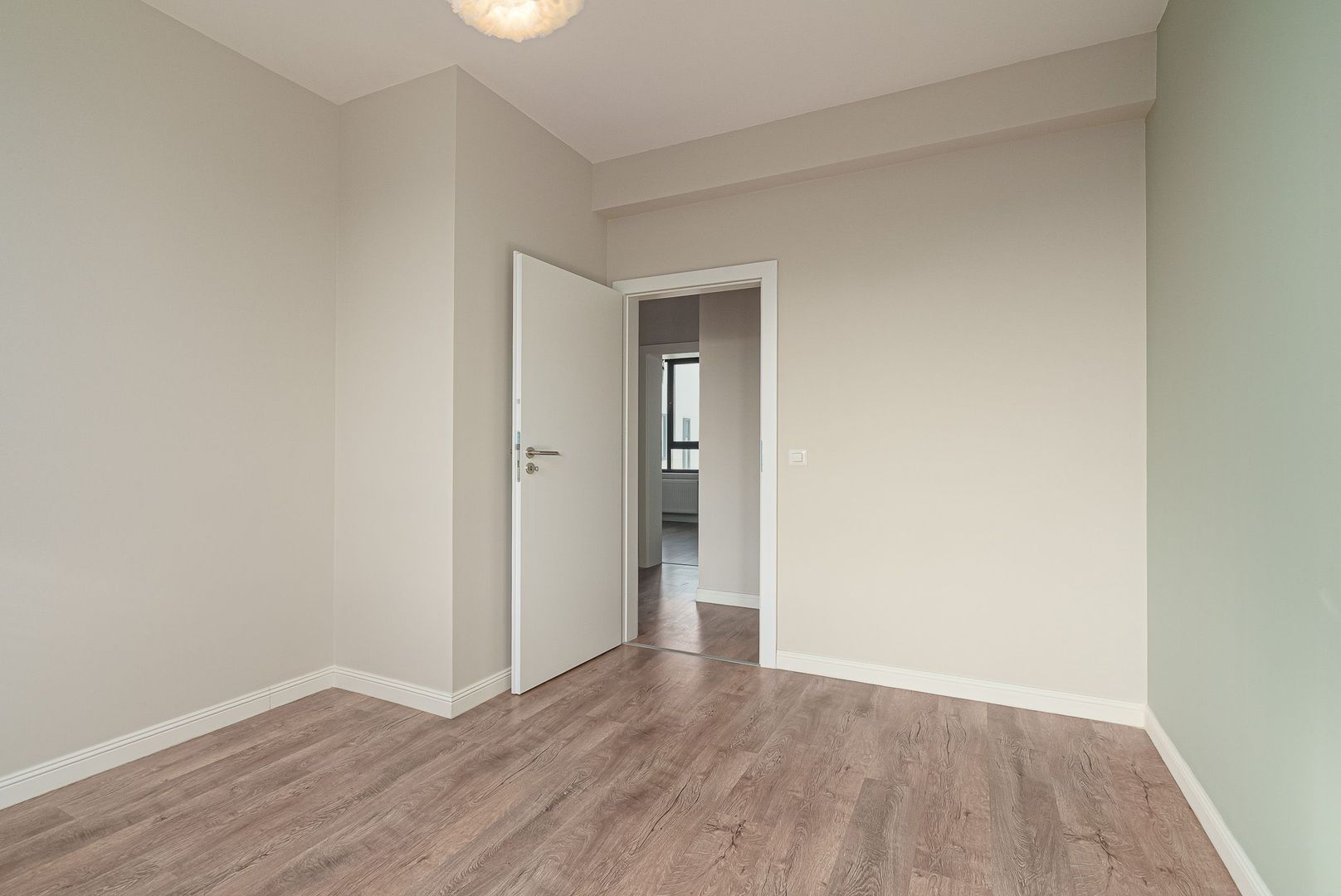 Complex case finalizate str Tiparnitei Sos Giurgiului Dedeman Sector 5 - Poză 10