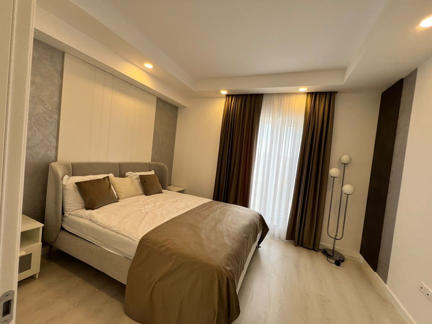 Apartament cu 3 camere de inchiriat in Cosmopolis - Poză 4