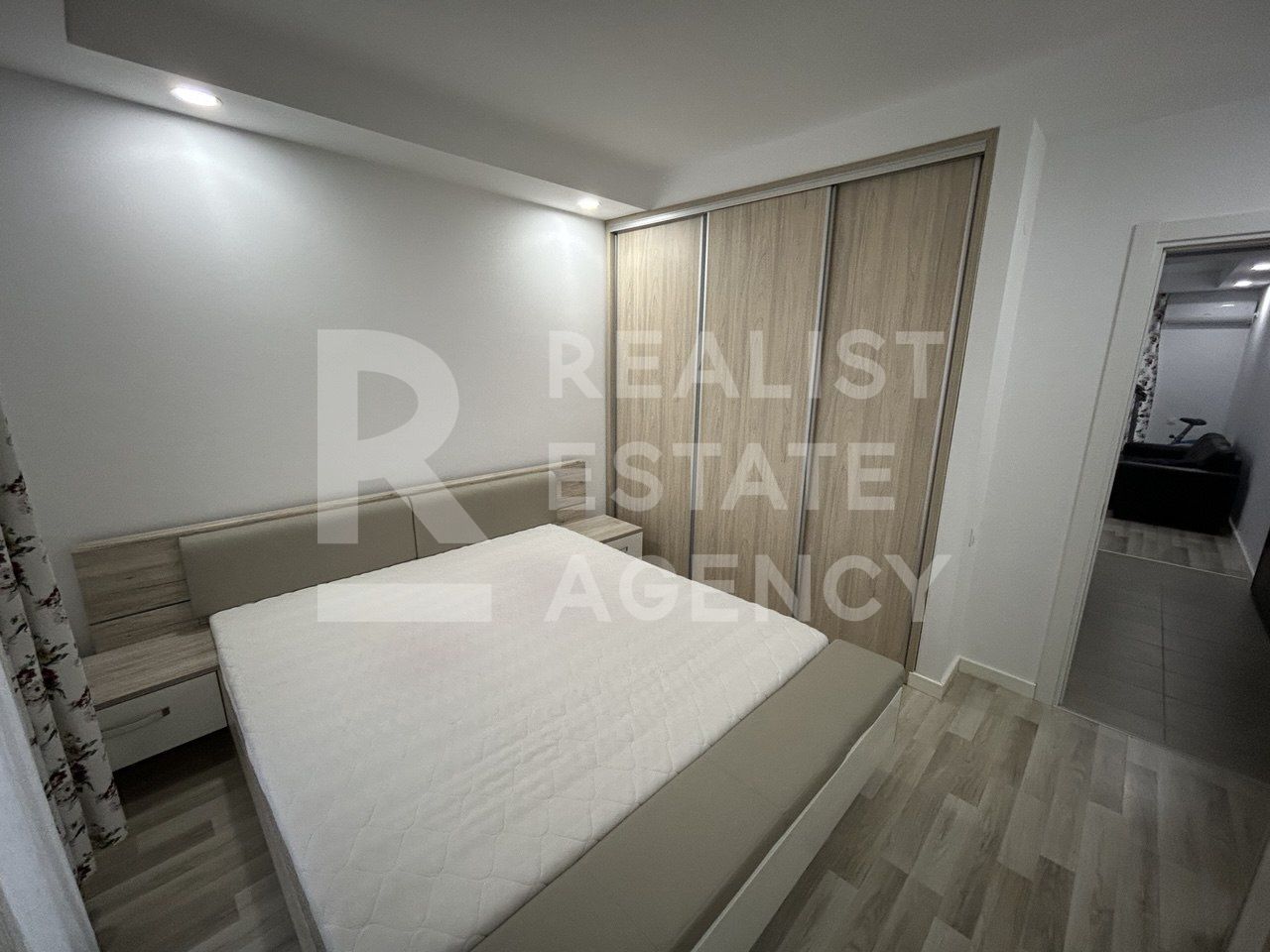 Apartament cu 2 camere, Cosmopolis, mobilat și utilat, loc de parcare - Poză 4