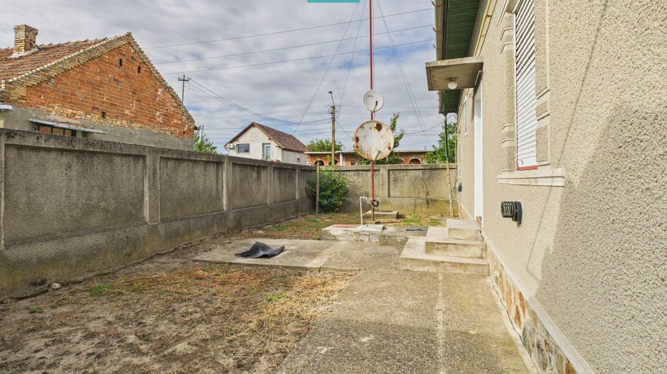 Casă cu teren generos, zonă centrală, Curtici - Poză 24