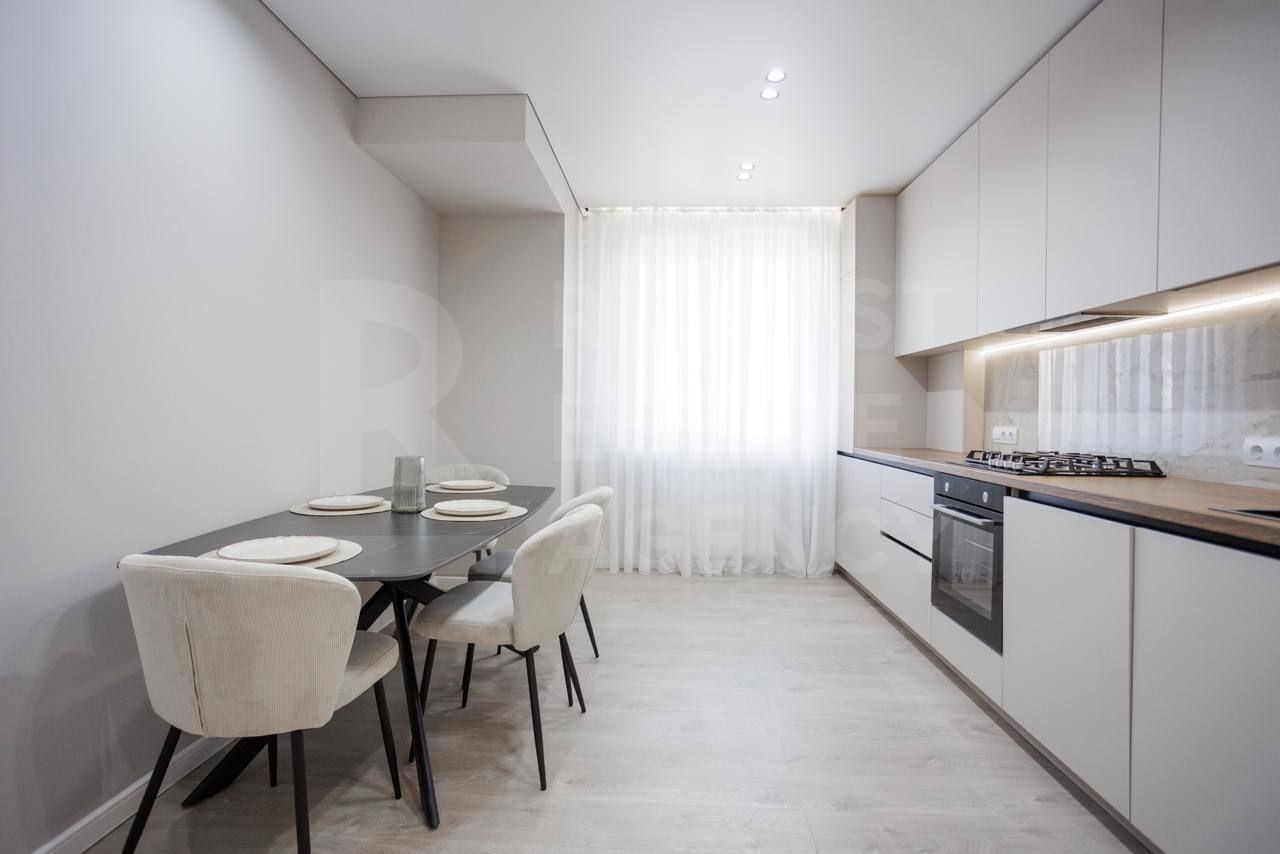 Vânzare, apartament, 2 odăi + living, str. Ion Buzdugan, Buiucani - Poză 3