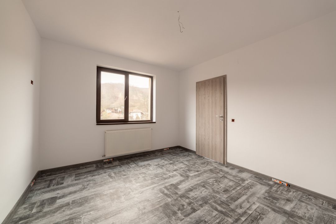 Casă spațioasă P+1+M – Izvorani, Ștefănești | Ideală pentru 2 familii! - Poză 17