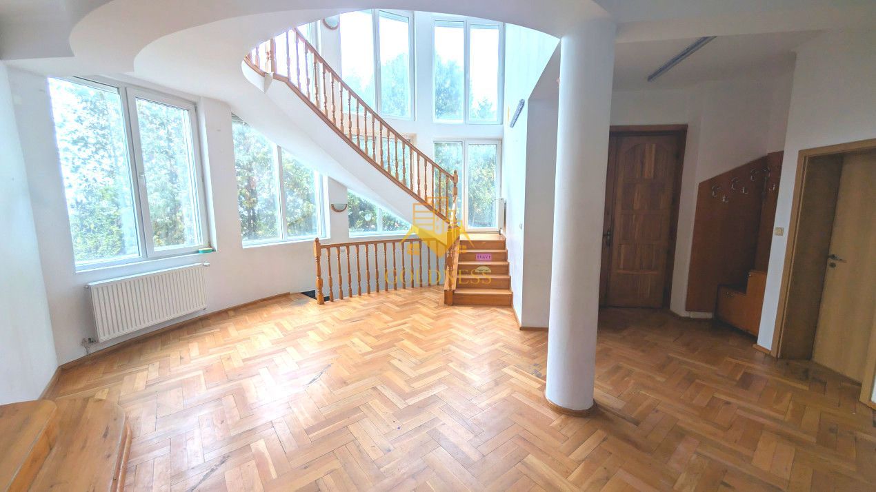 Casa/Spatiu de birou,Andrei Muresanu, 9 Camere,10 Parcari,Curte 2000mp - Poză 1
