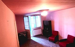 Vand apartament decomandat spatios cu 2 camere in Oravita. Comision ,,0'' - Poză 4