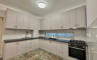 Casă / Vilă cu 4 camere de vânzare în Ultracentral, Botosani - Poză 1