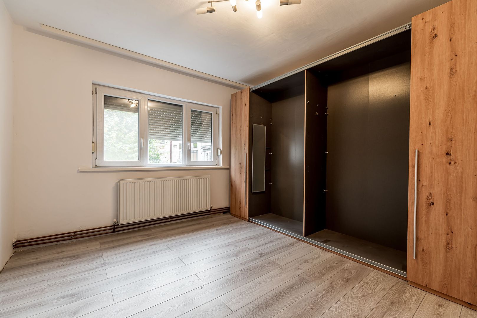 Apartament 2 camere decomandat - Etaj 2 - zona UTA - COMISION 0 - Poză 3