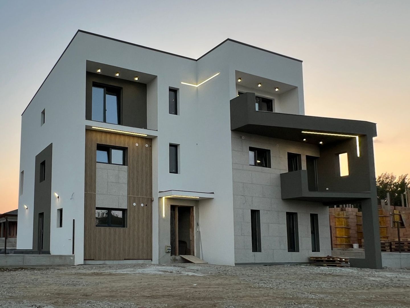 Apartament la Vila, 4 camere si gradina privata - Poză 9