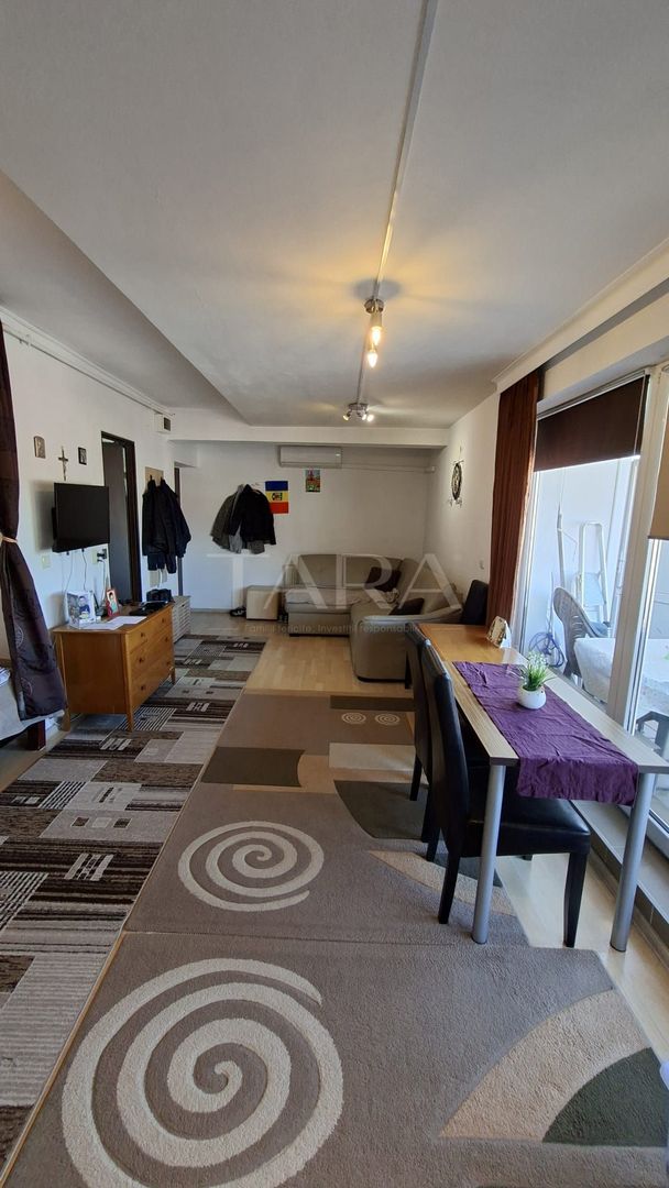Apartament cu terasă generoasă,spatiu recompartimentabil– zona Petrom. - Poză 2