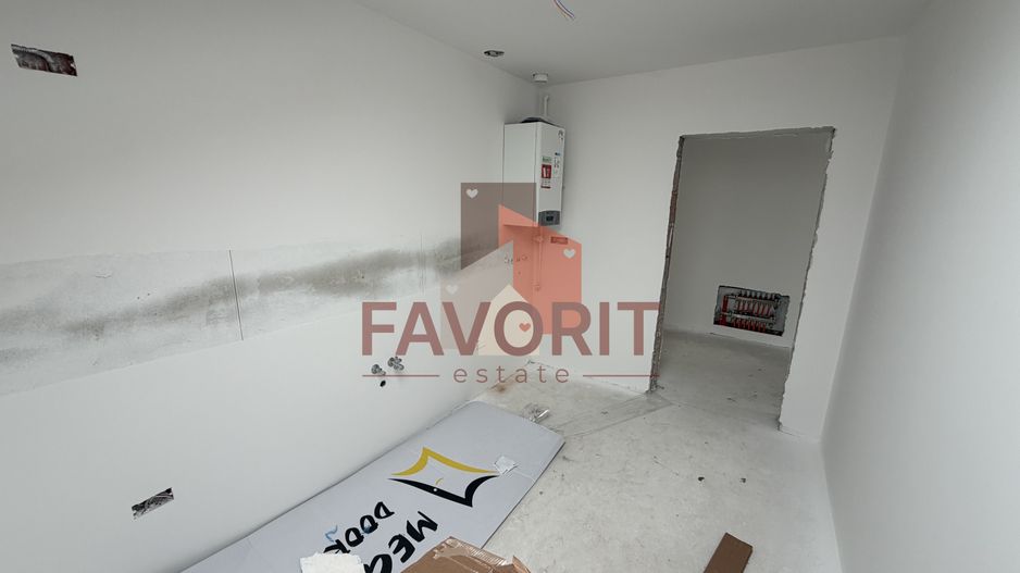 Decomandat. Zona Buziasului. Parcare in curte. - Poză 11