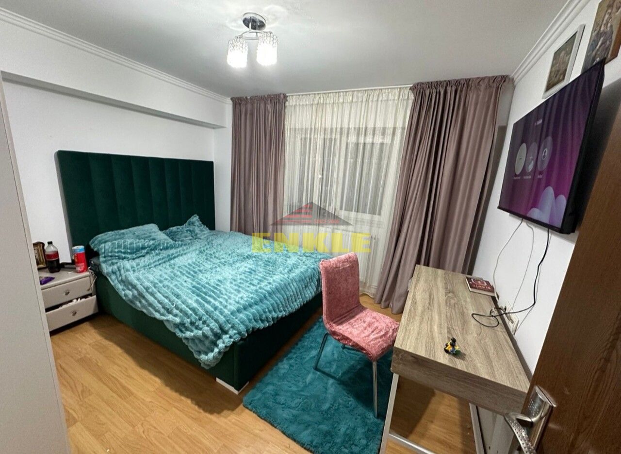 De vânzare apartament cu 4 camere decomandat, zona Piața Mare - Poză 2