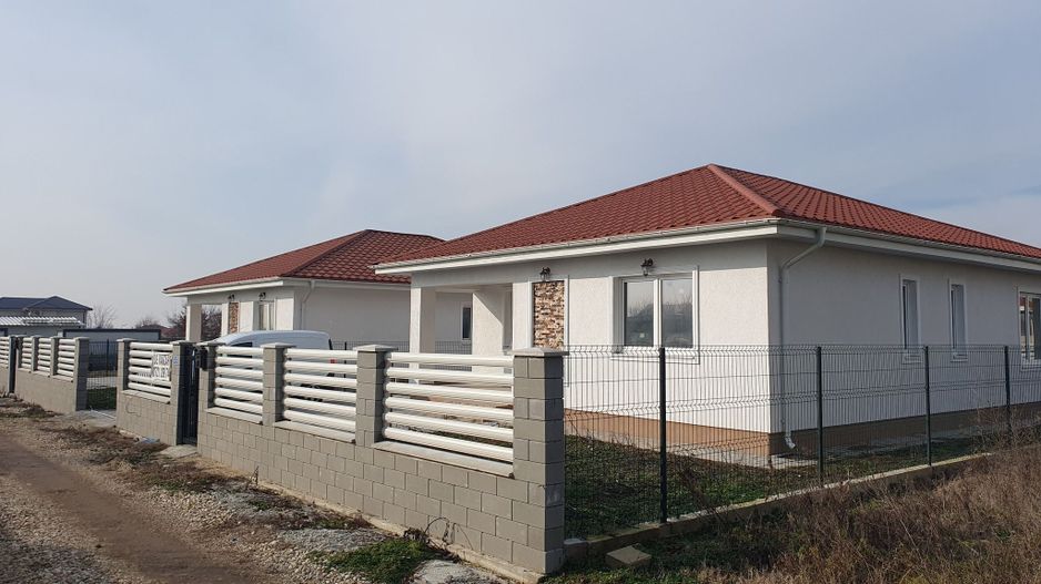 Casa dintre lacuri, Crevedia, cartier nou. - Poză 2