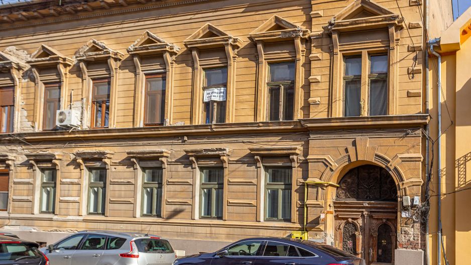 Apartament ultracentral cu potențial extraordinar - Poză 2