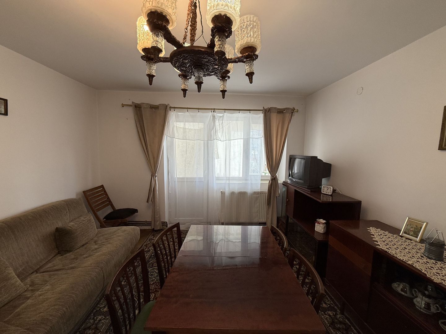 Apartament cu 3 camere central - Poză 2