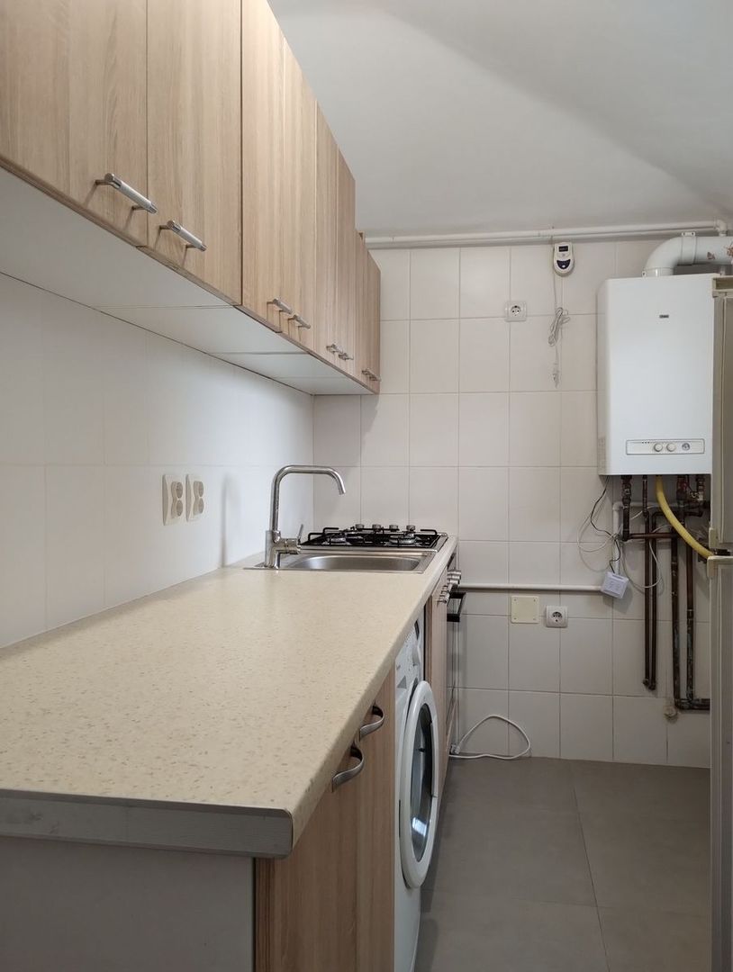 Închiriez apartament 3 camere, Calea Calarasi,renovat,centrală proprie - Poză 8