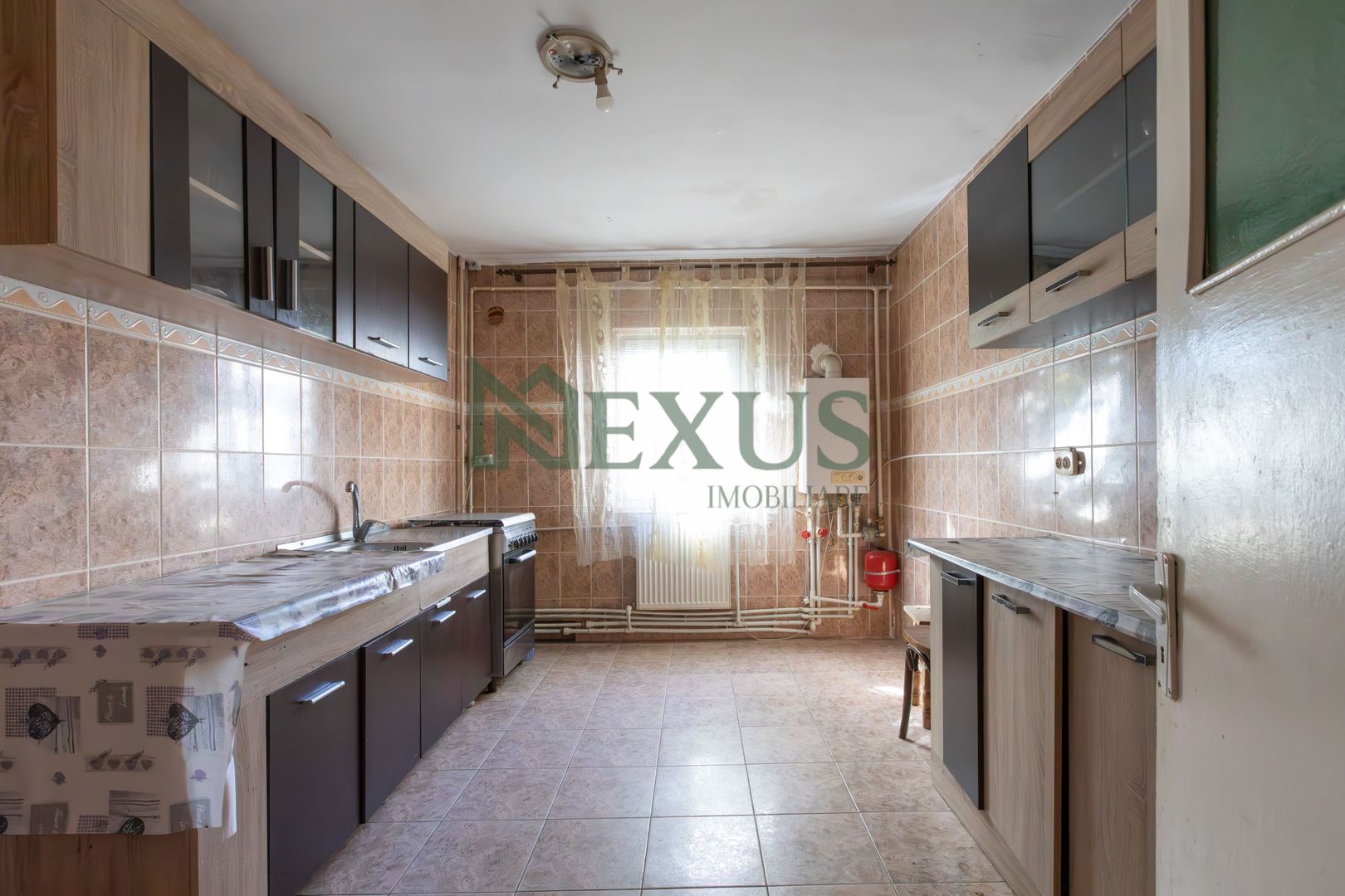 Apartament cu 4 camere, 90 mp, etaj 1 – Zona Nord, Bacău - Poză 11