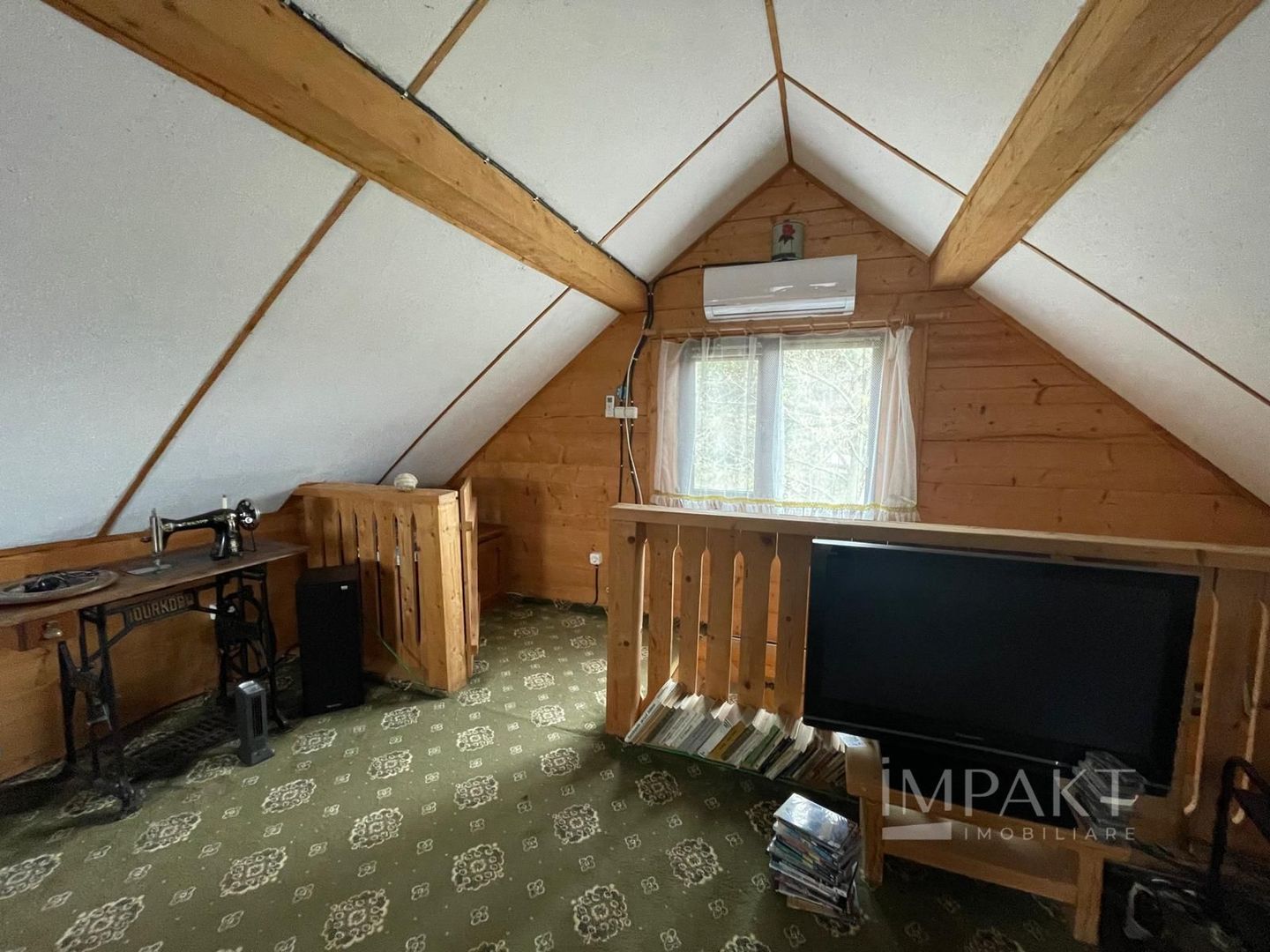 Cabana din lemn cu panorama superba asupra Florestiului - Poză 11