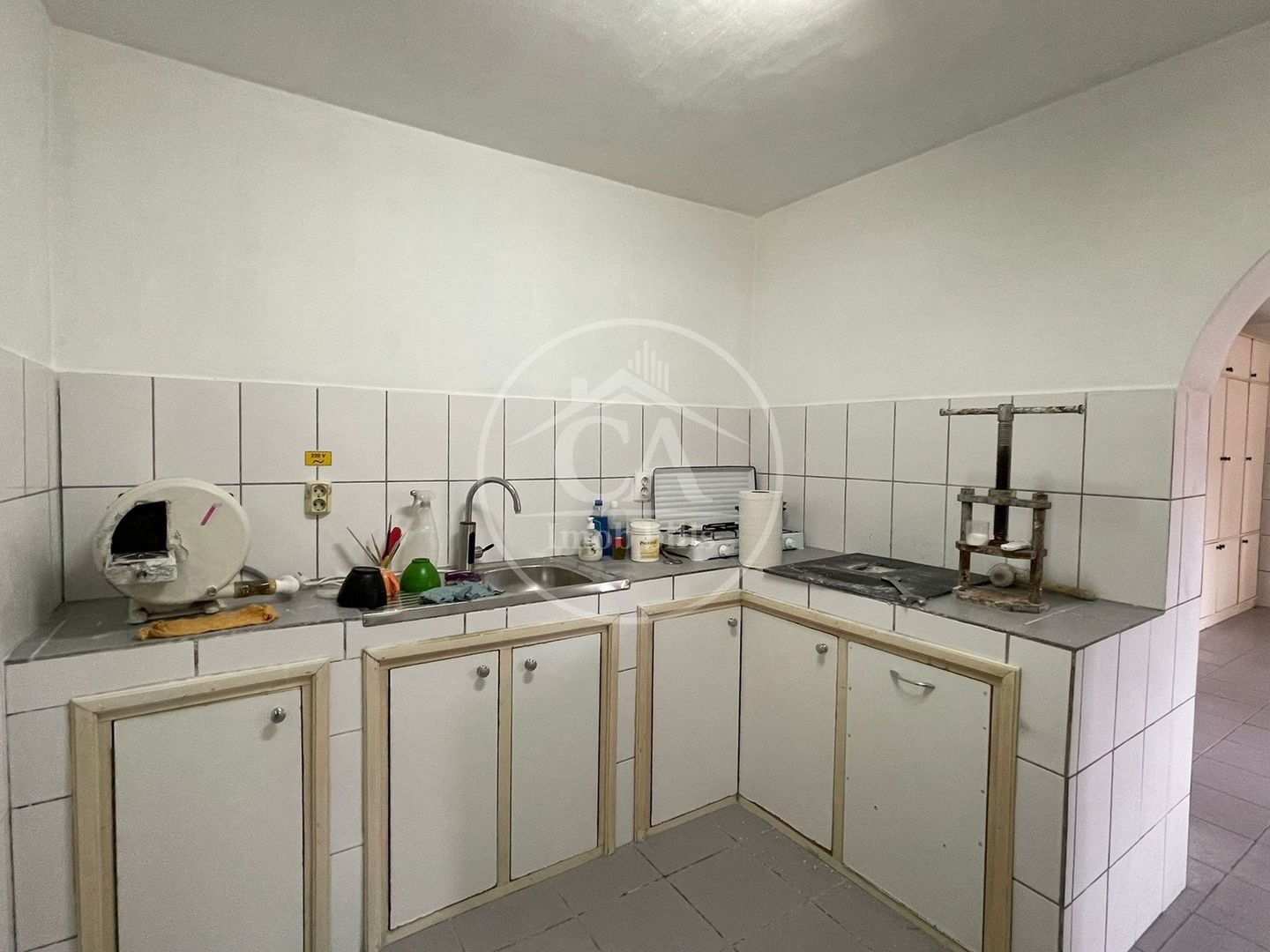 Casa de vânzare cu 8 camere de tip P+E+M in zona Rogerius, Oradea - Poză 8