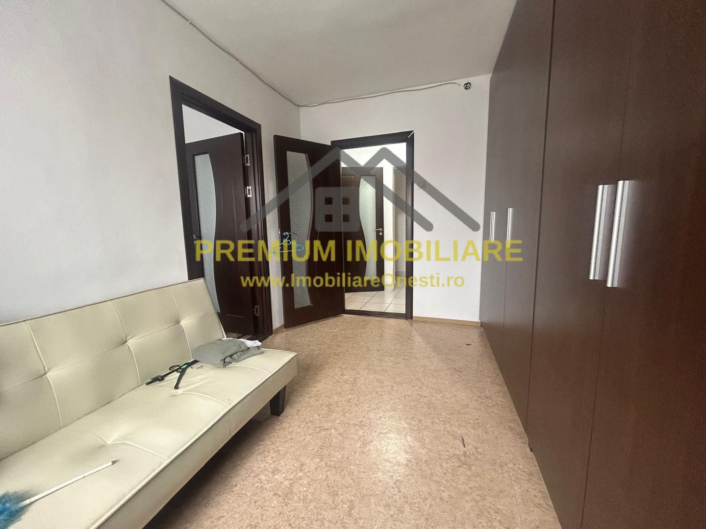 De vanzare Apartament 3 camere zona de jos - Poză 9