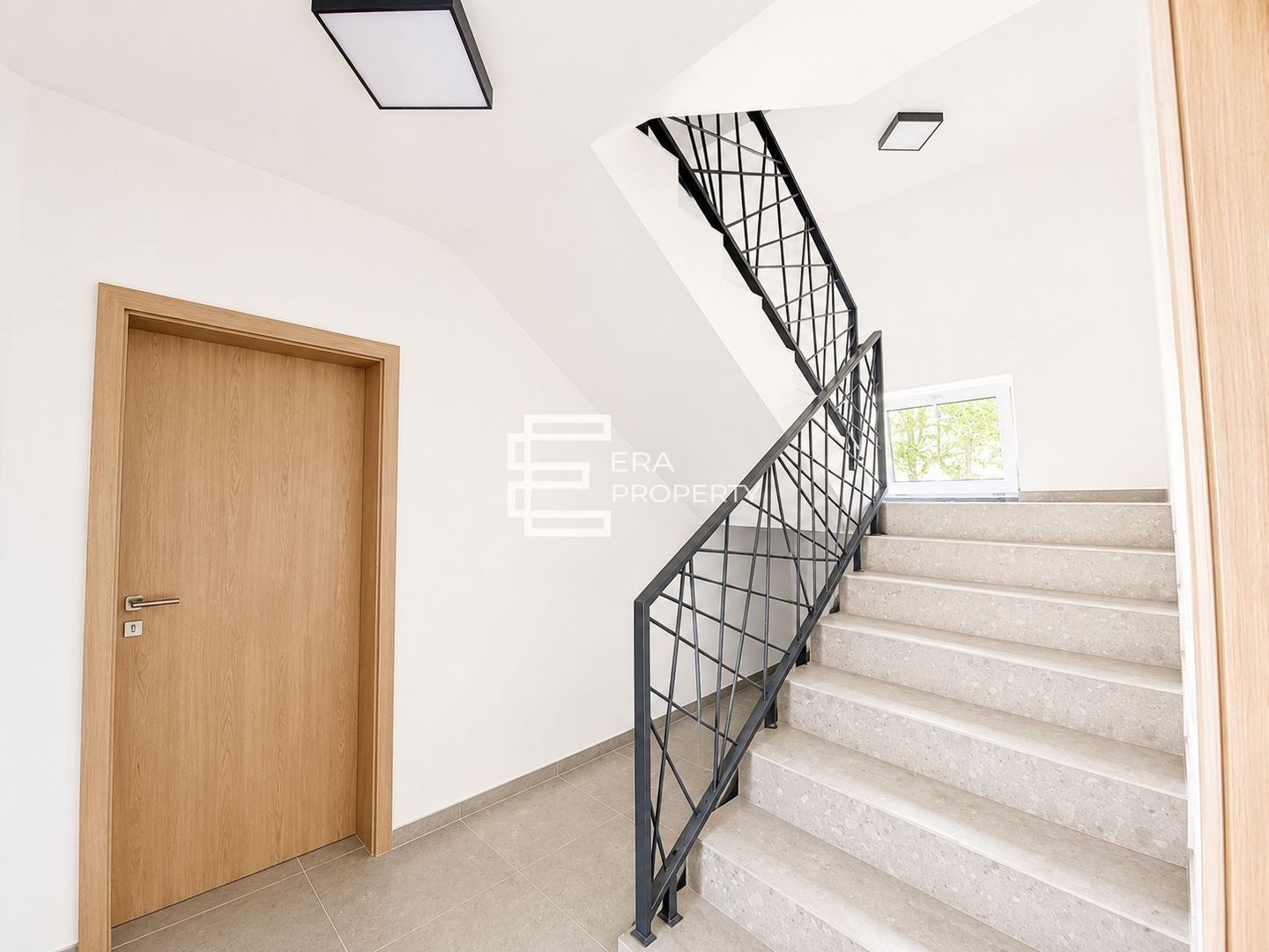 Apartament 2 camere + gradina 50 mp, la cheie , Cristian - Poză 5
