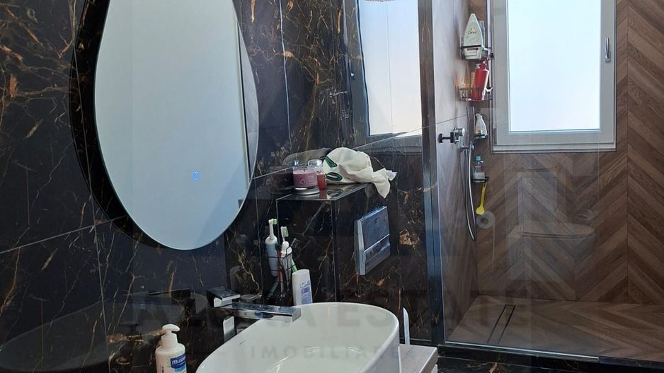 Casa moderna 4 camere 2 bai si curte libera 220 mp pe Calea Cisnadiei - Poză 12