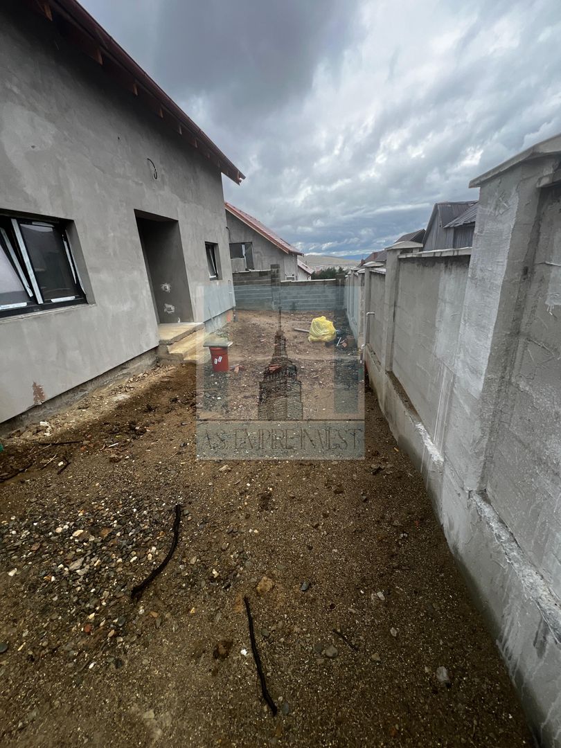 Casa/Villa , 5 camere, singur in curte - oras Codlea/Brasov - Poză 2