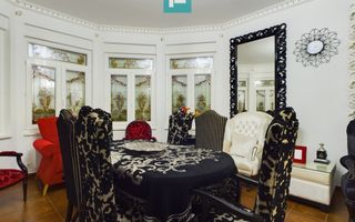 Vilă luxoasă cu o casă de oaspeți în Serbia - Poză 24