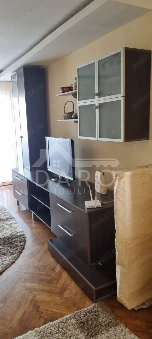 Inchiriez apartament cu 3 camere in Tudor, modificat si amenajat complet mobilat. - Poză 1