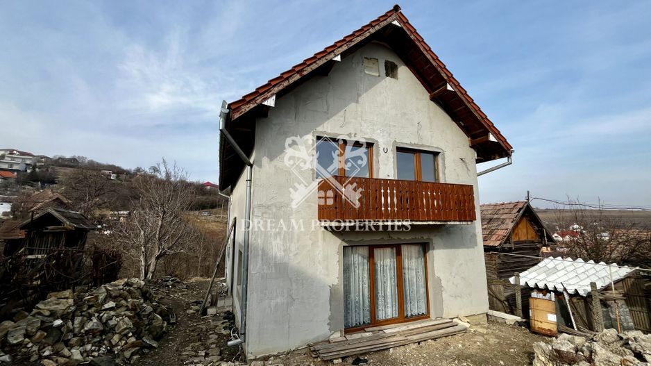 Casa individuala 6 camere, teren 700 mp, zona Dezmir - Poză 1