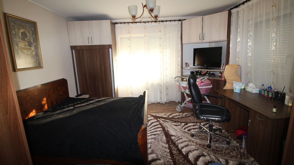 CASA-ZONA MEHALA CU DOUA FRONTURI - Poză 4