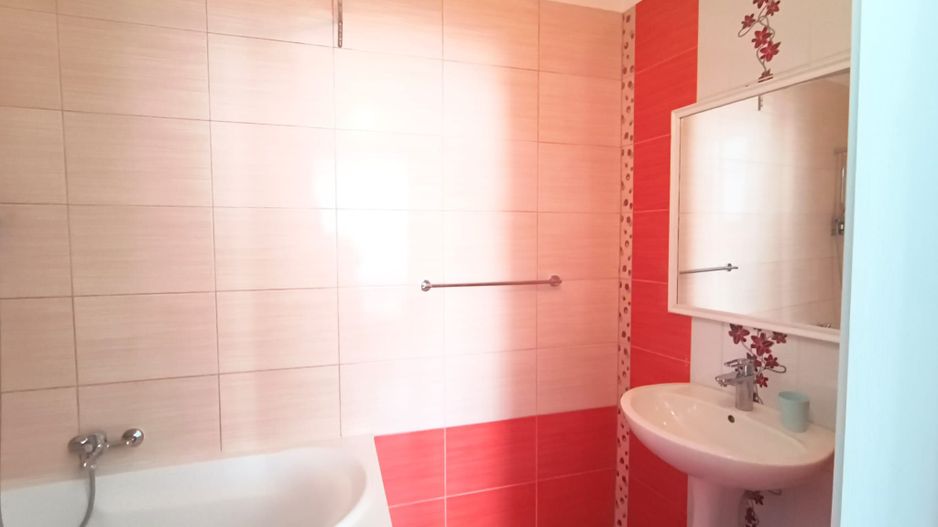 De închiriat: vilă renovată, Mihai Eminescu. 1 000 E/lună. Comision 0 - Poză 21