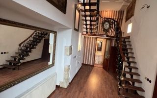 Apartament de vânzare cu 4 camere in zona Ultracentrala - Poză 1