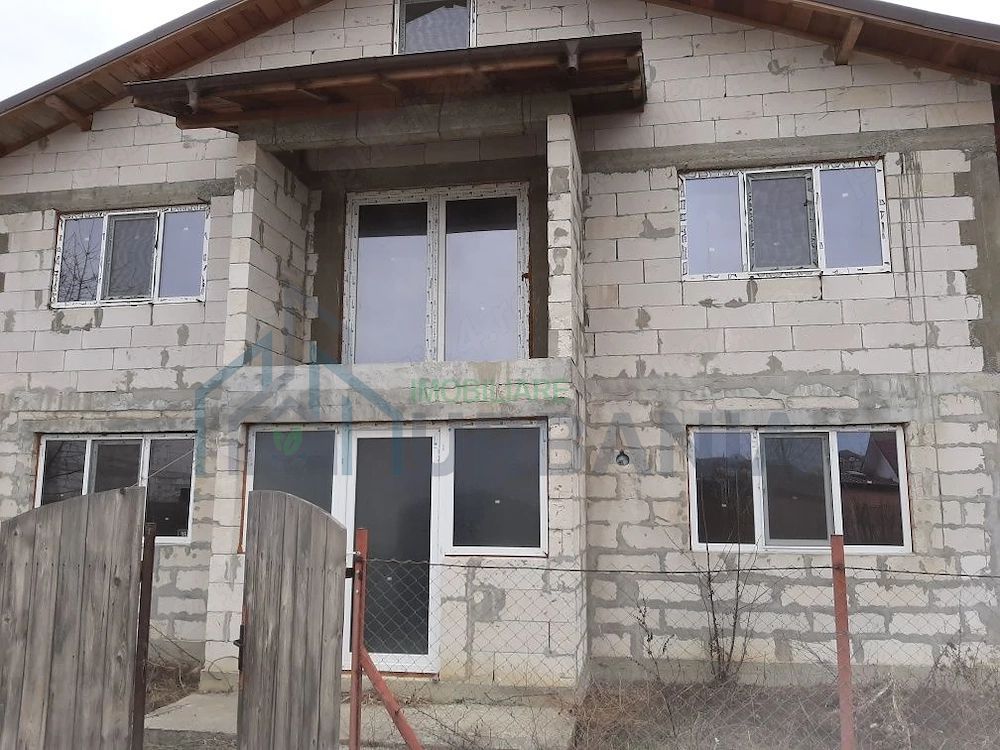 Casă de vânzare, Lunca Cetățuii, 220 mp, teren 500 mp, utilități la poartă, la roșu cu ferestre, 80.000 euro - Poză 2