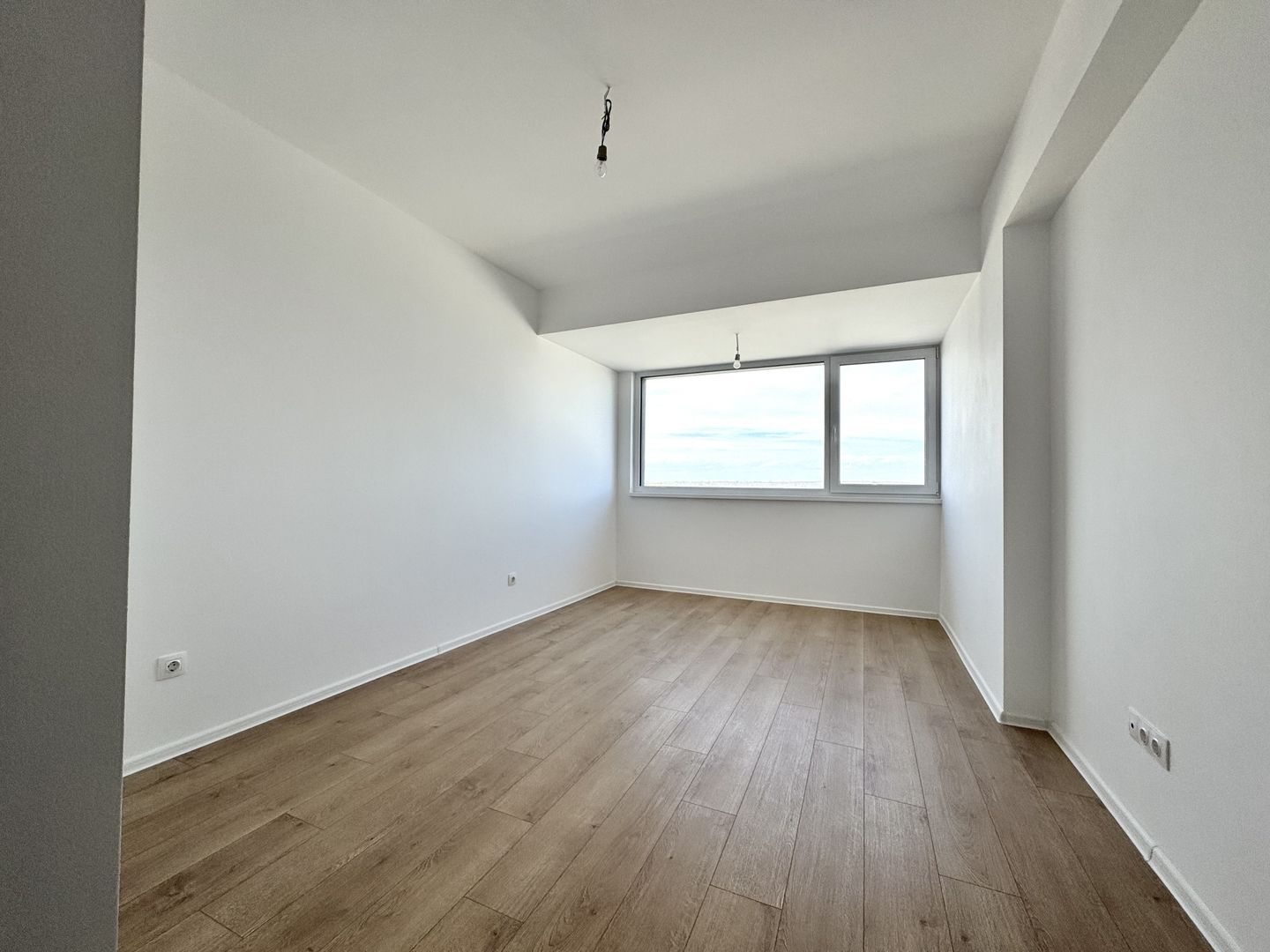 Apartament cu 2 camere, etaj 3/6, orientare Nord - Lac Straulesti - Poză 13