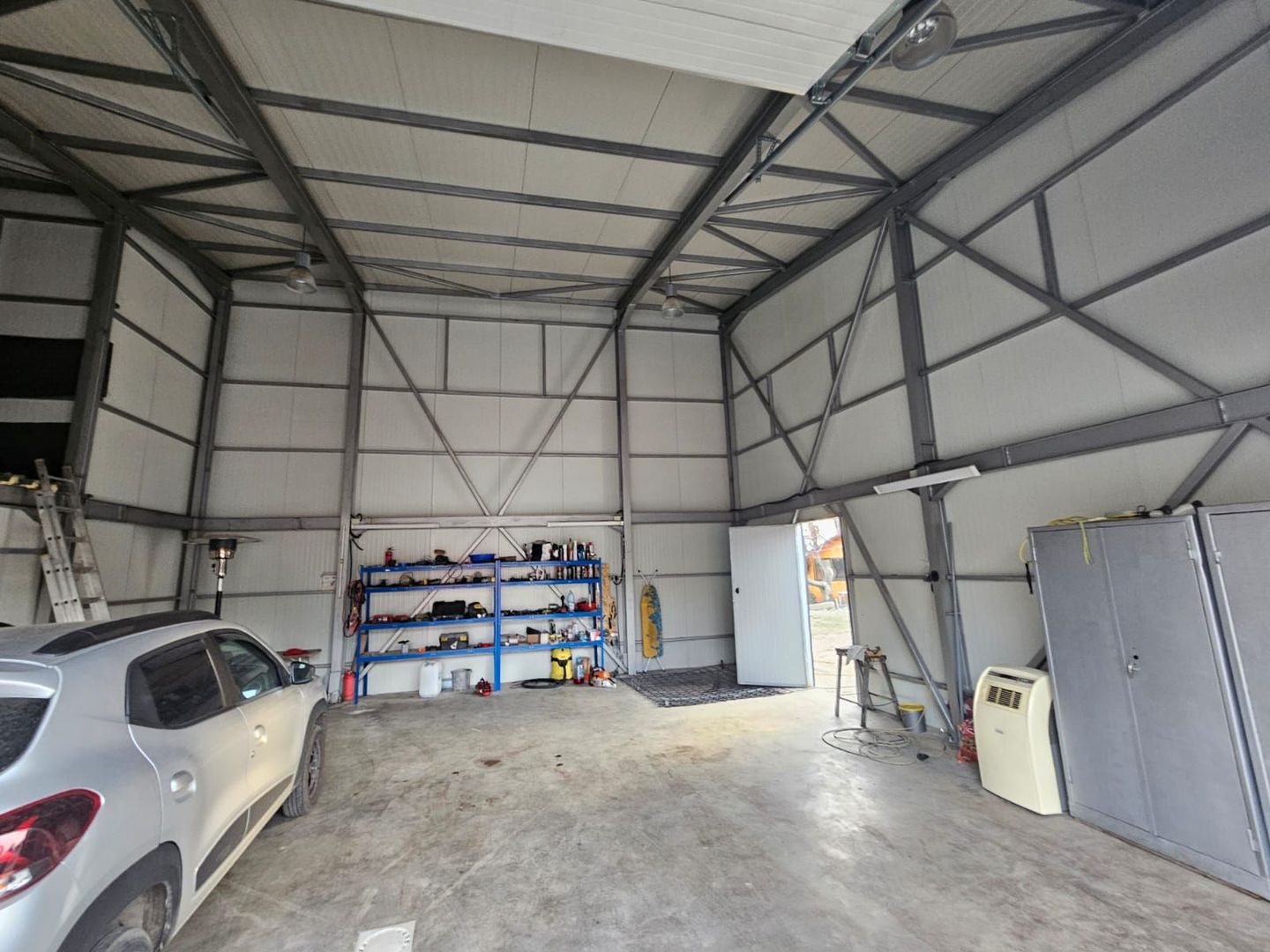 Inchiriere Hala noua, 70 mp Razboieni - Poză 1