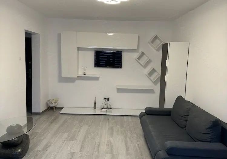 De Inchiriat Garsonieră Transformată în 2 Camere |  Parcul Tineretului - Poză 1