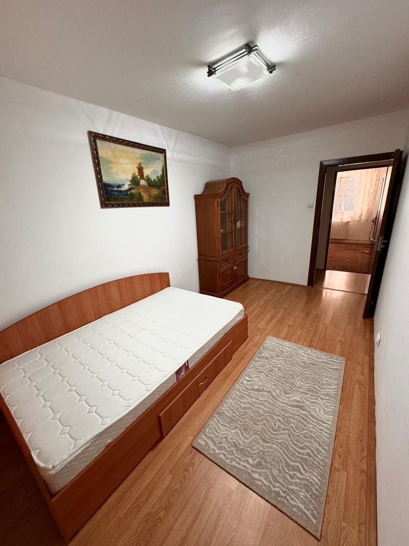 Apartament cu trei camere de vanzare-zona Dacia - Poză 2