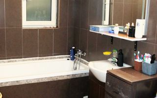 Locație liniștită și parcare proprie – apartament 3 camere Florești. - Poză 8