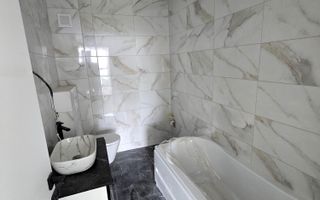 Copou- 3 camere 2 bai- decomandat- modern- parcare acoperita - Poză 6