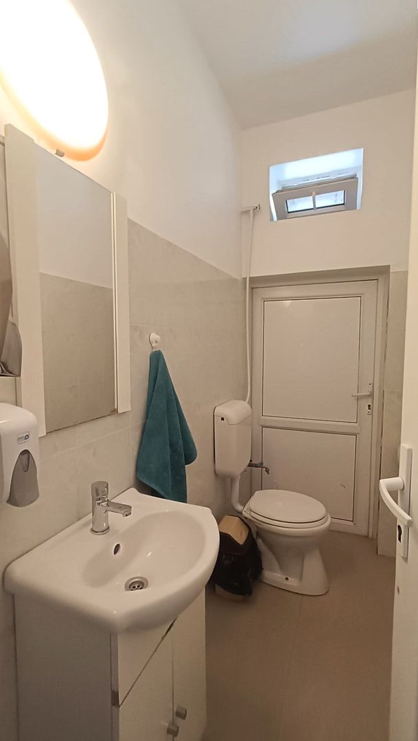 Spatiu de birou la casa cu parcari - Poză 6