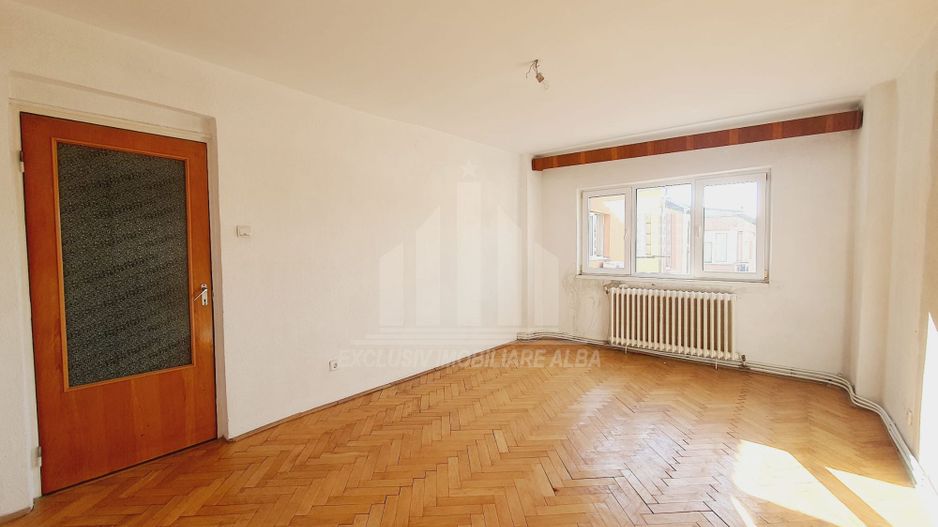 Apartament cu 3 camere decomandate, Cetate - zona Liceului Sportiv - Poză 1