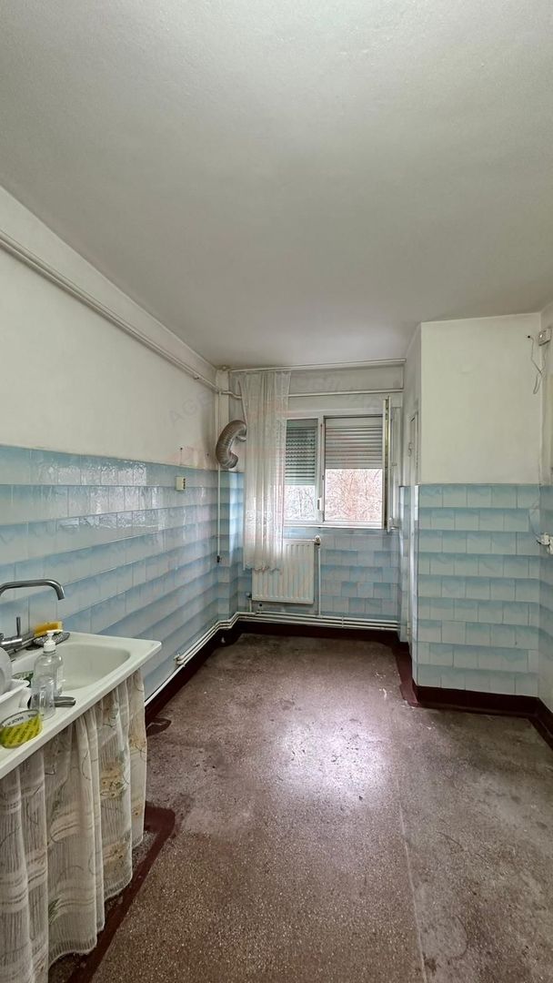 Vanzare Apartament cu 2 camere, zona Micro 13B, etaj 2, pret 63.000 E - Poză 4