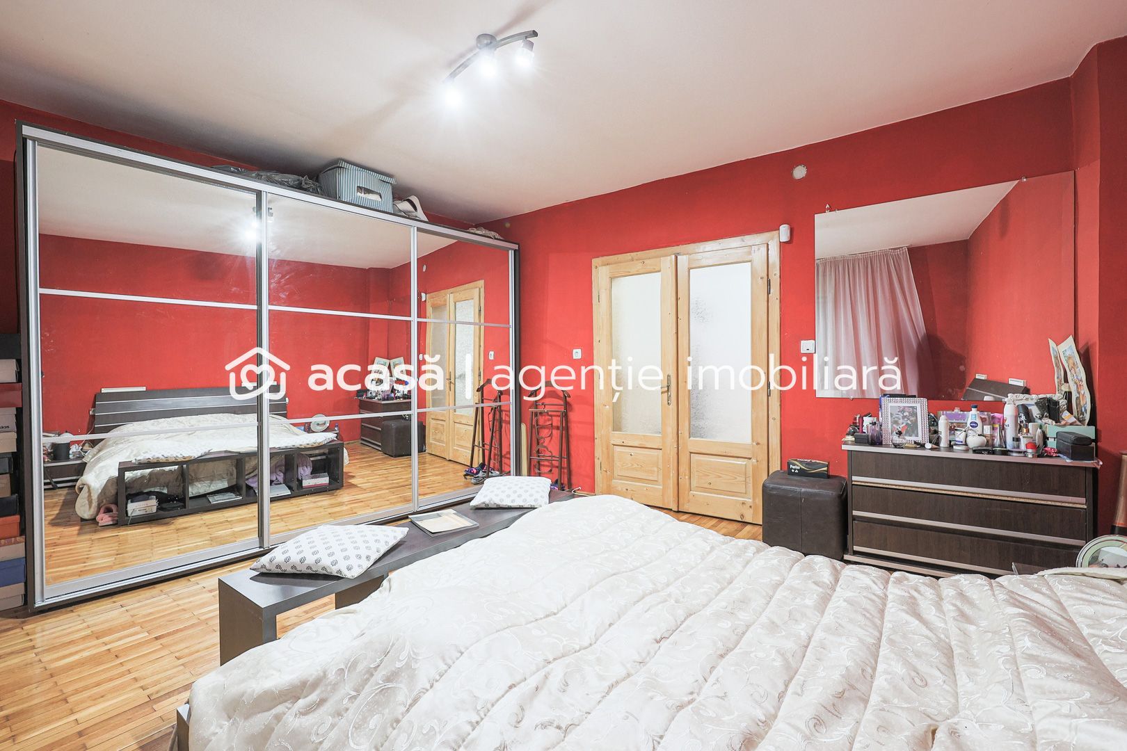 Casă cu teren generos și autorizatie pentru investiție in Parneava - Poză 9