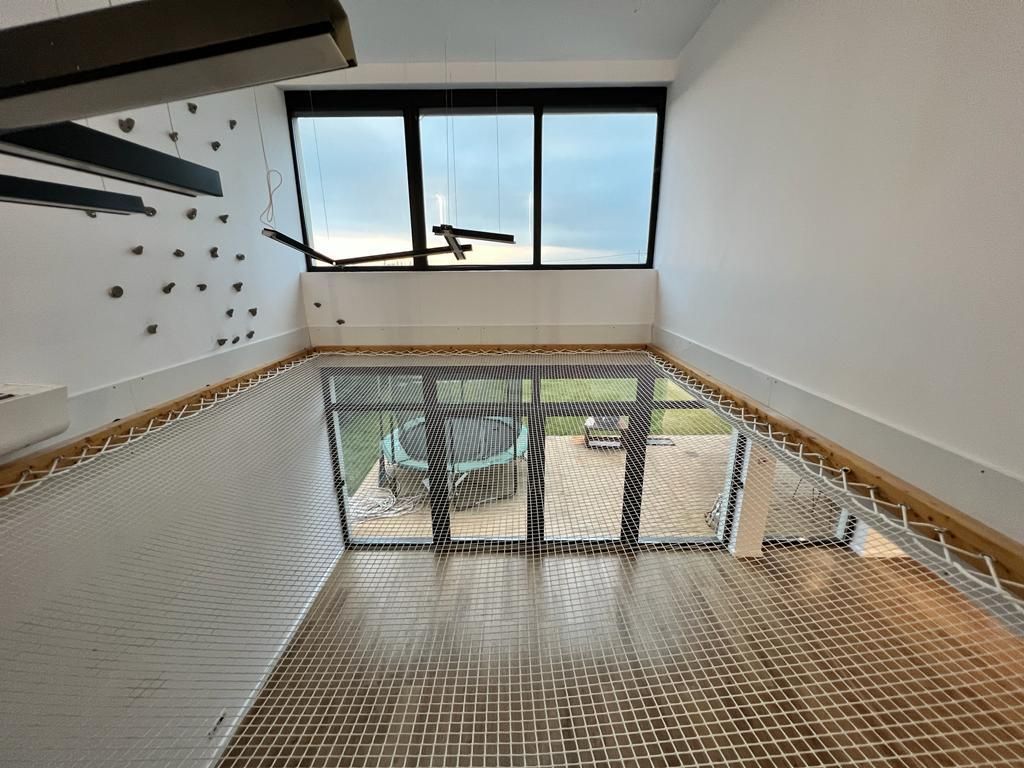 Locuinta moderna spatioasa cu garaj - Poză 8