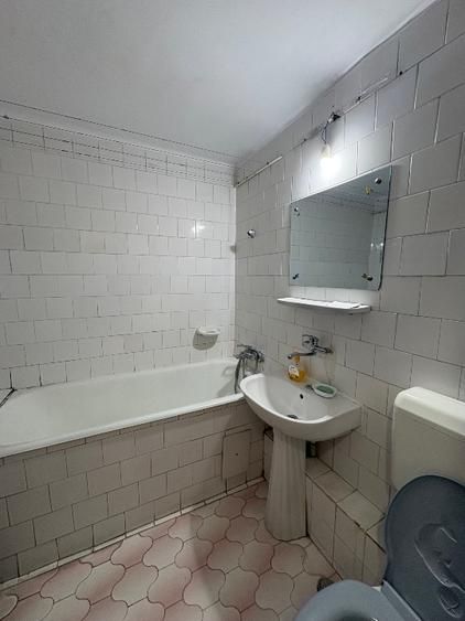 Apartament vânzare  zona de trafic  important , hipermarketuri, școala. - Poză 7