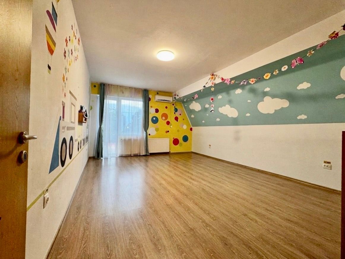 Casa spațioasă, cu spațiu comercial, locuri de parcare - Aradului Vest - Poză 9