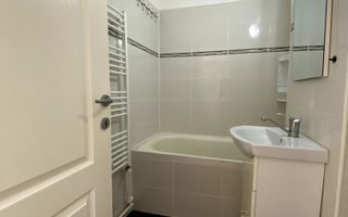 Garsoniera in Mioveni, zona centrala  situata la etajul 2 din 4 - Poză 5