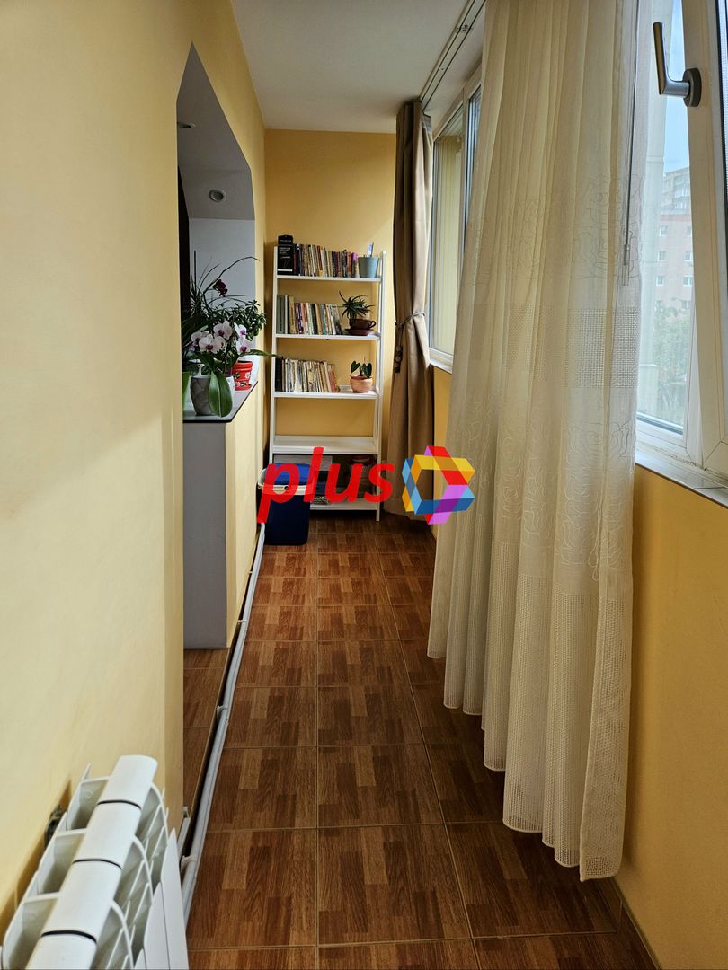 Apartament cu patru camere, zona Calea Bucuresti - Judetean 100 MP - Poză 14