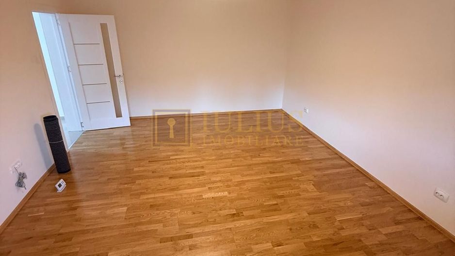 Recent renovat| 2 camere| garaj, et.2| lift| balcon 12 mp. - Poză 3
